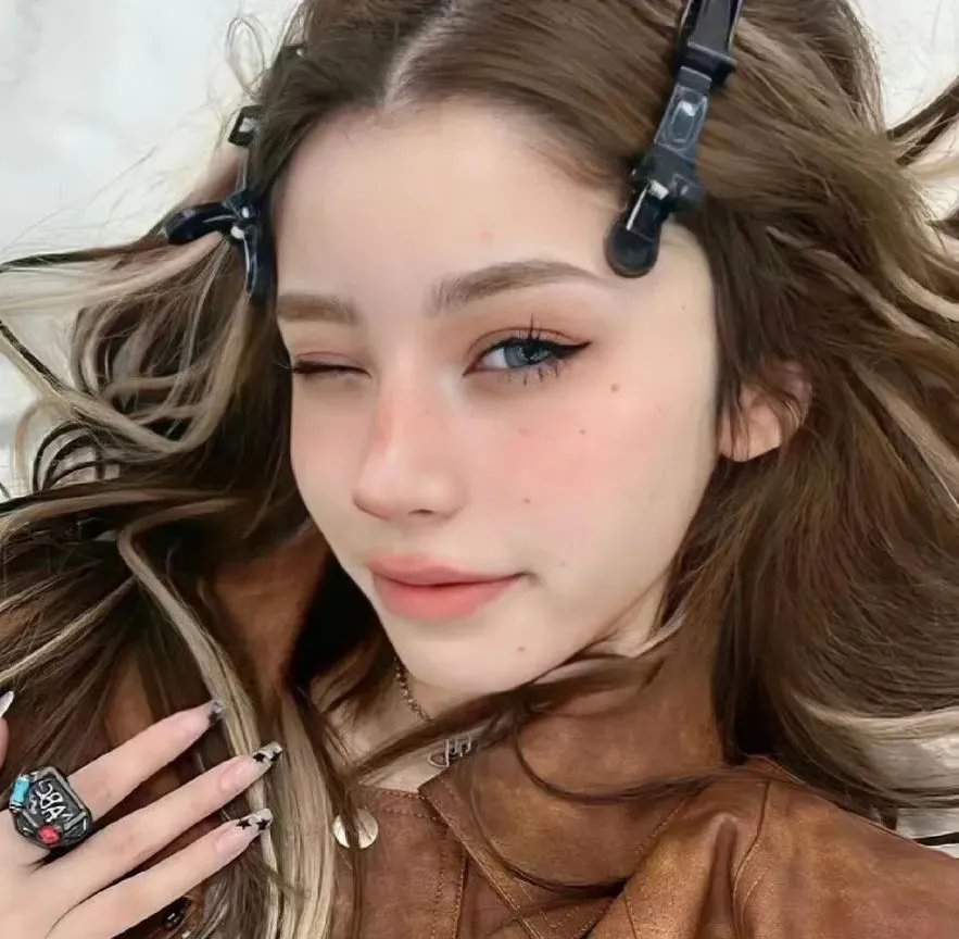 娘 海报